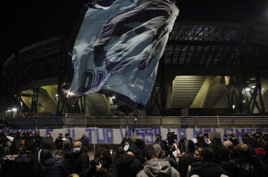 Napoli piange Maradona - Neomag.