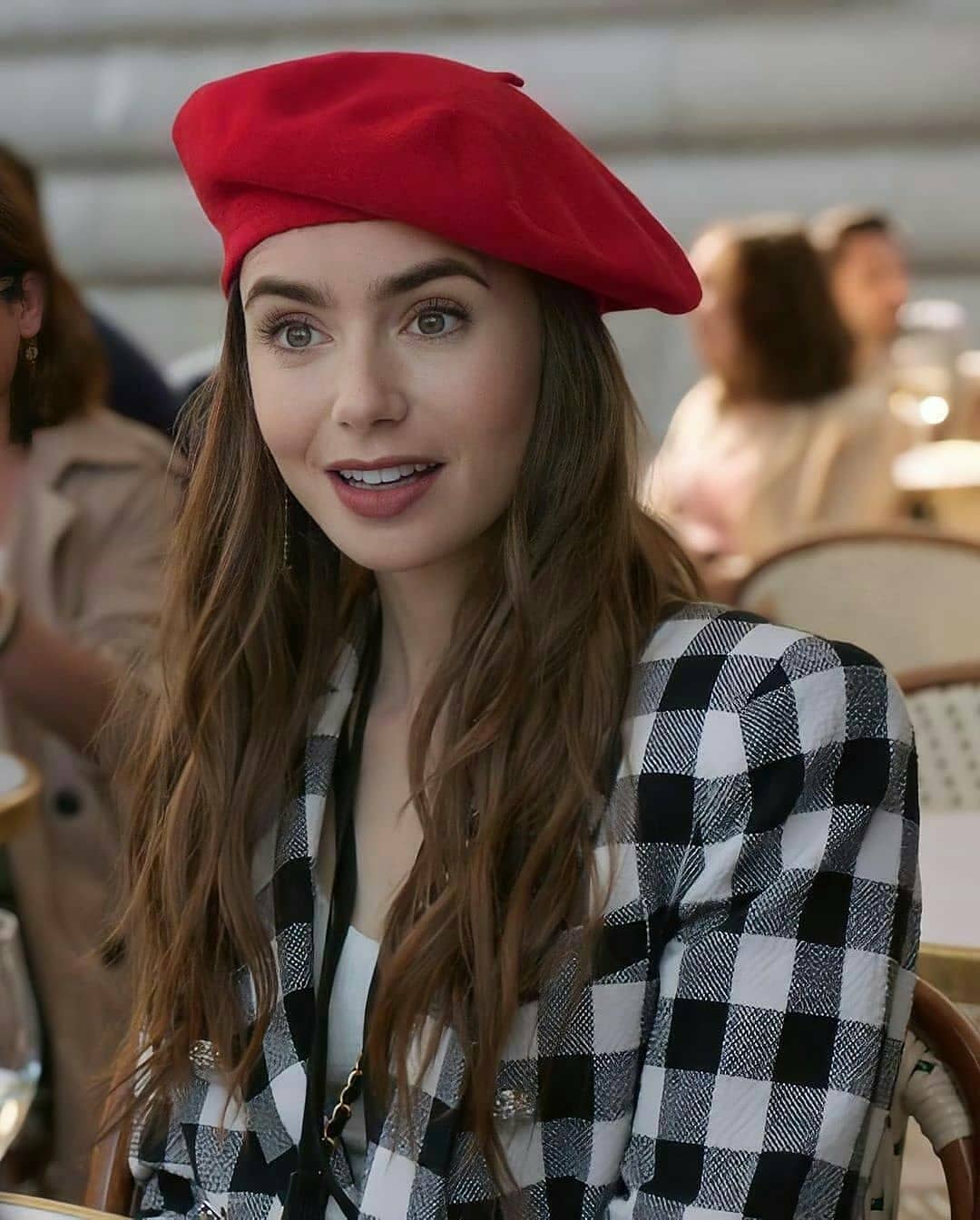Lily collins serie tv - neomag.