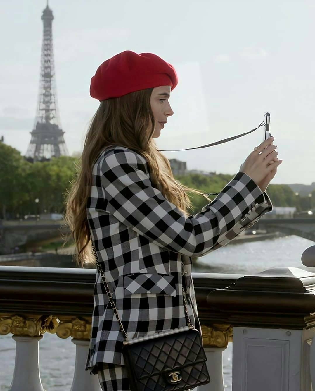 lily collins in Emily in Paris - Neomag.