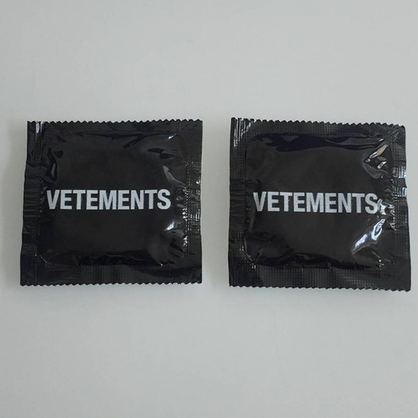 Preservativi Vetements - neomag.