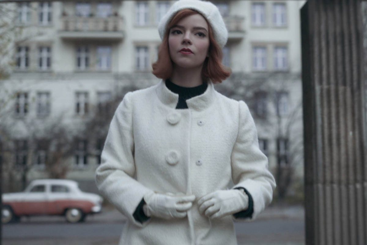 Cappotto Bianco di Anya Taylor-Joy - Neomag.