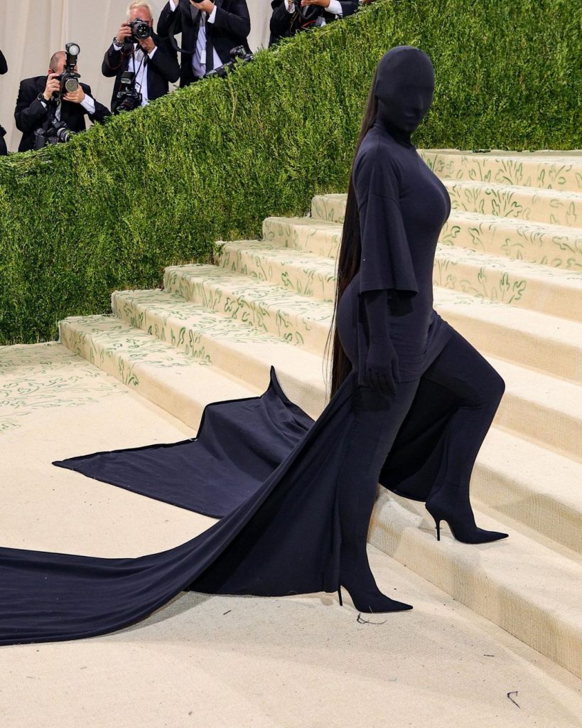Kim Kardashian Costume - Neomag.