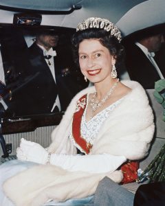 queen Elisabeth -neomag.