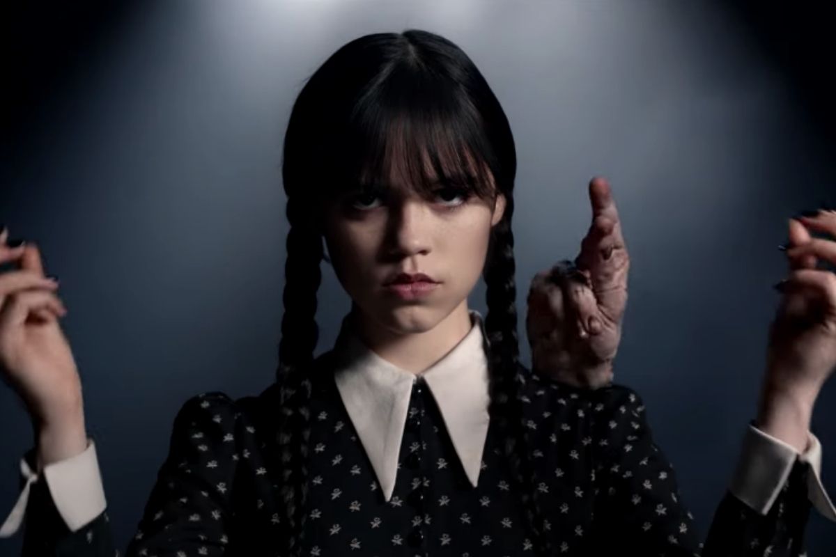 Jenna Ortega è Mercoledì Addams - neomag.