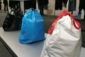Trash Bag di Balenciaga - neomag.