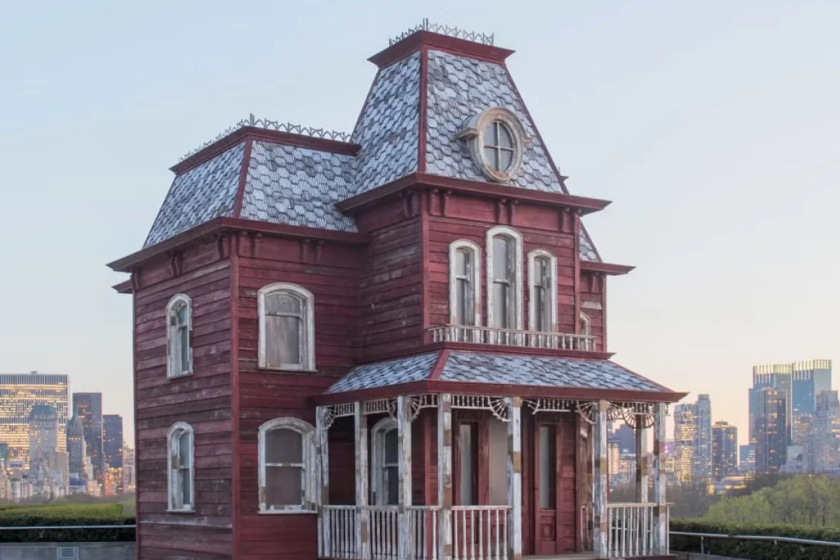 Bates House - Neomag.